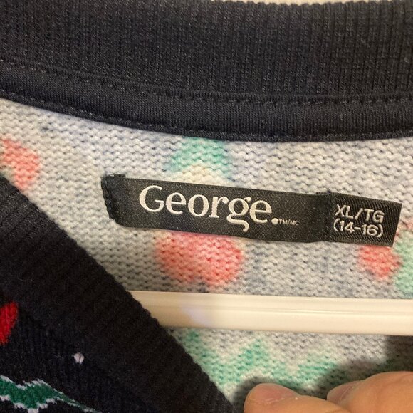 Gnome Christmas Sweater by George, Youth XL (14–16) - Picture 4 of 4